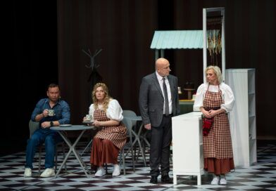 Į Šiaulius atvyksta premjera – komedija „Neeilinis pirmadienis“