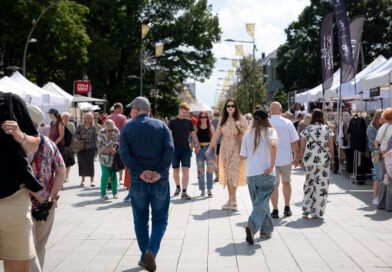 Dūzgiančių bitučių pulkas atvyksta į Šiaulius