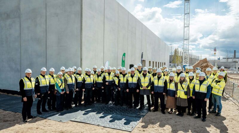 Šiauliuose oficialiai pradėtos naujojo apskrities policijos komisariato statybos – įkasta kapsulė