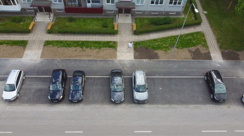 Pastaraisiais metais – beveik 900 vietų: Šiauliuose tęsiama parkavimo plėtra